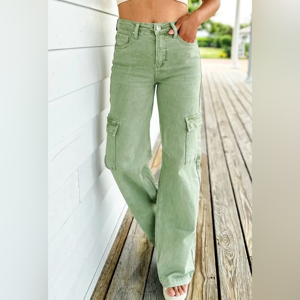 Size 13 wide-leg olive cargo